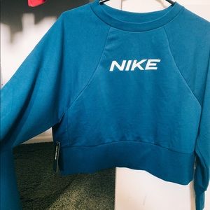 ✨ NEW ✨ Nike Crew Neck Women’s